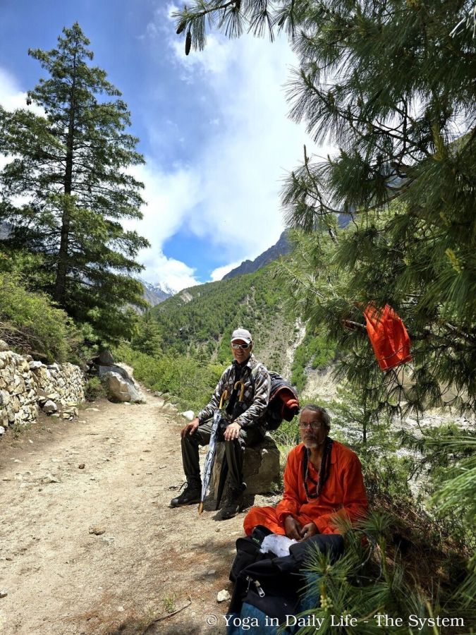6.4. 1.day from gangotrija to 1. camp chirbasa. raju the quide and some swami wm